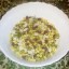 Высокобелковый салат из тофу, фасоли, зеленого горошка, кукурузы и оливок.